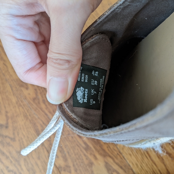 BNWOT Roots Leather Sneakers - Picture 2 of 6